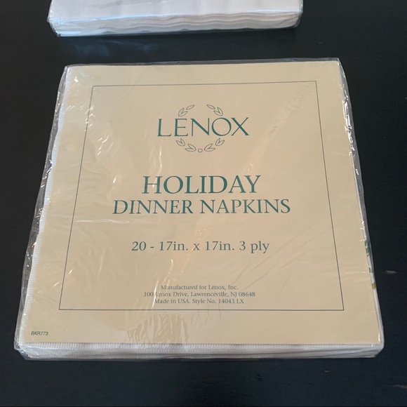 Lenox Holiday Disposable Dinner Napkin Pack - 20 Count 17” x 17” 3 Ply - Picture 3 of 3